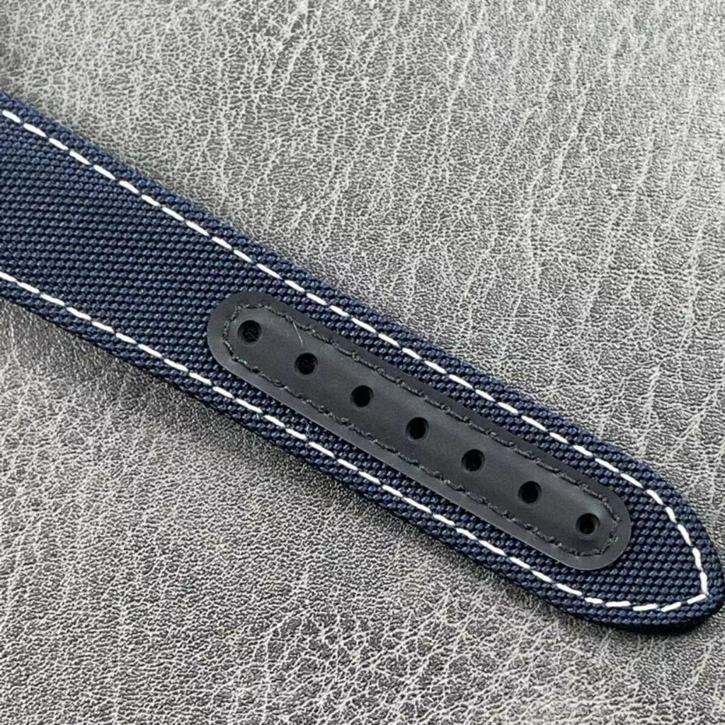 SPEEDMASTER APOLO SILVER SNOOPY